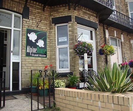 Alpine Guest House Middlesbrough Bagian luar foto