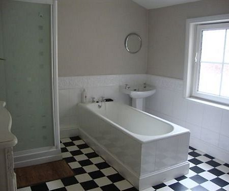 Alpine Guest House Middlesbrough Bagian luar foto