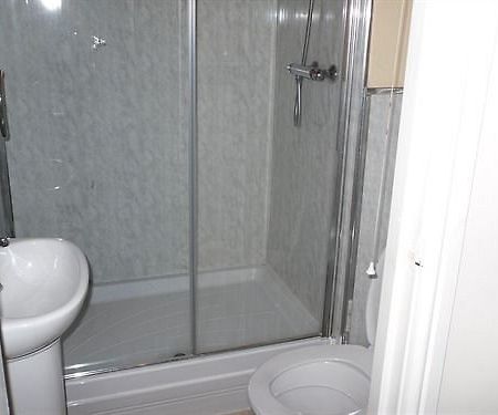 Alpine Guest House Middlesbrough Bagian luar foto