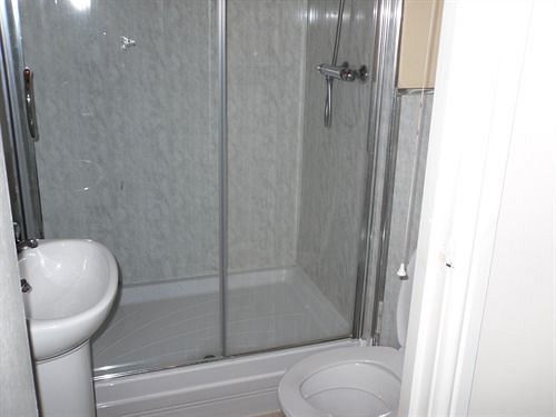 Alpine Guest House Middlesbrough Bagian luar foto